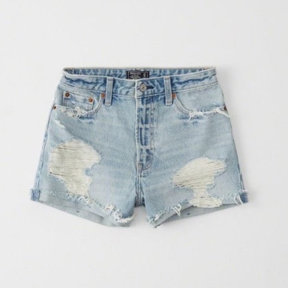 NWT! - Abercrombie & Fitch Women’s Distressed Denim Shorts - Size 2 (26)